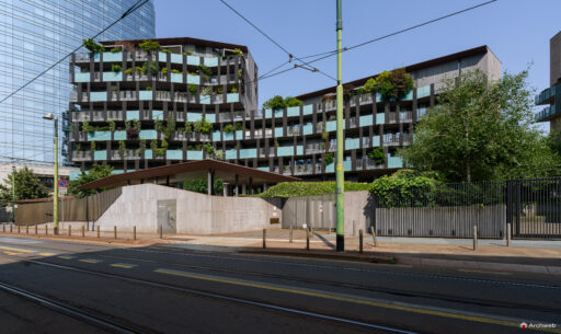 Complesso residenziale "La corte verde" a MIlano nel quartiere Porta Nuova, visto da via Gaspare Rosales
