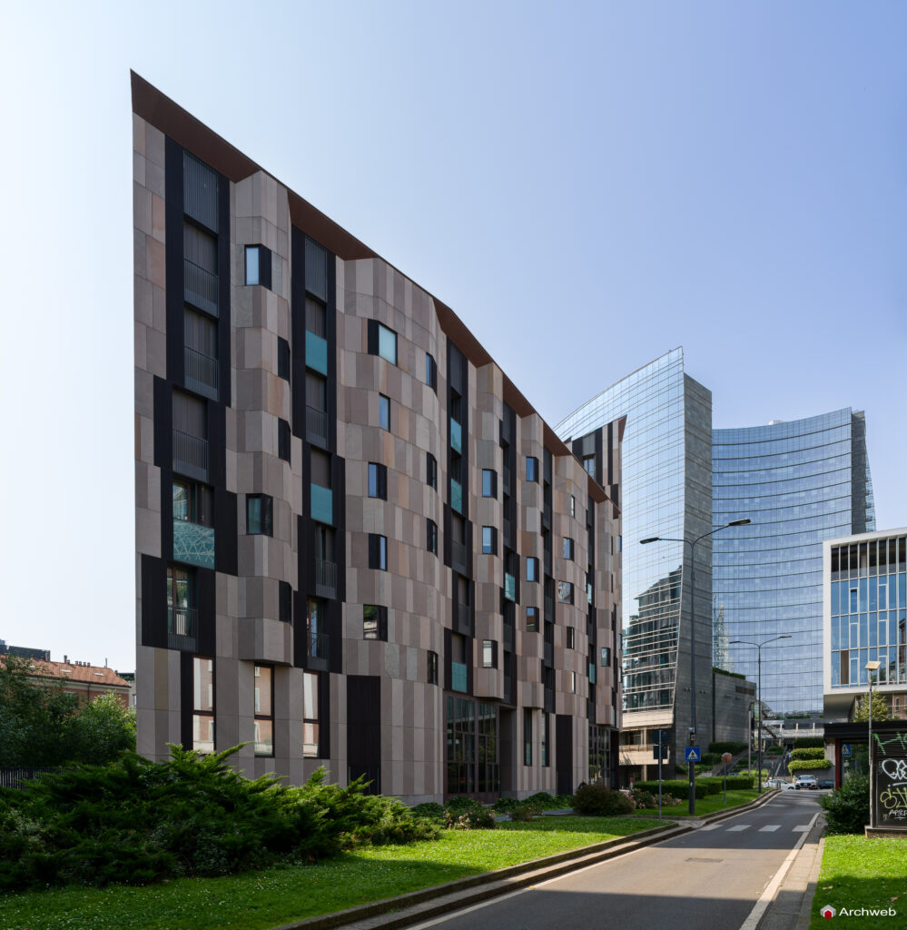 Facciata su via Francesco Viganò del complesso residenziale "La corte verde" a MIlano nel quartiere Porta Nuova