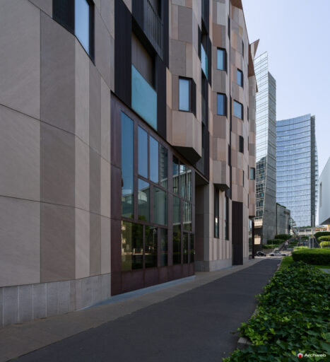 Facciata su via Francesco Viganò del complesso residenziale "La corte verde" a MIlano nel quartiere Porta Nuova