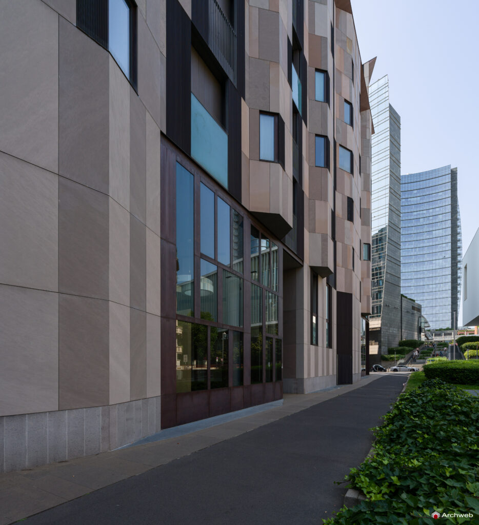 Facciata su via Francesco Viganò del complesso residenziale "La corte verde" a MIlano nel quartiere Porta Nuova