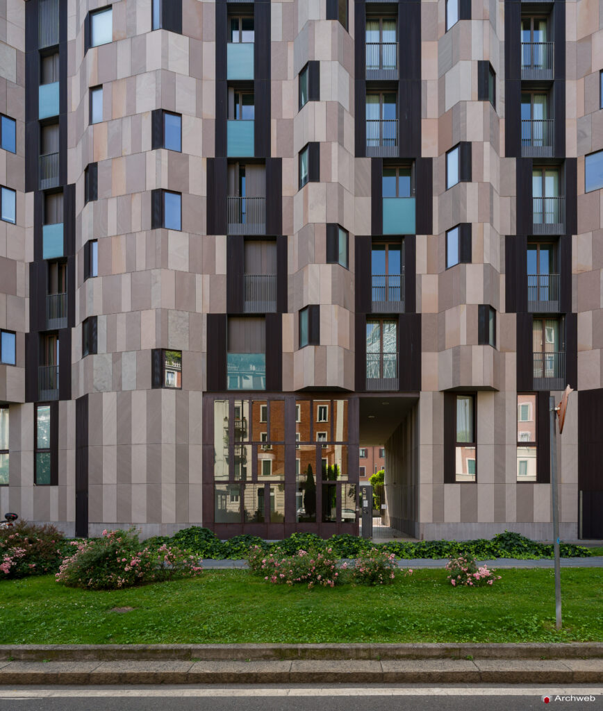 Facciata su via Francesco Viganò del complesso residenziale "La corte verde" a MIlano nel quartiere Porta Nuova