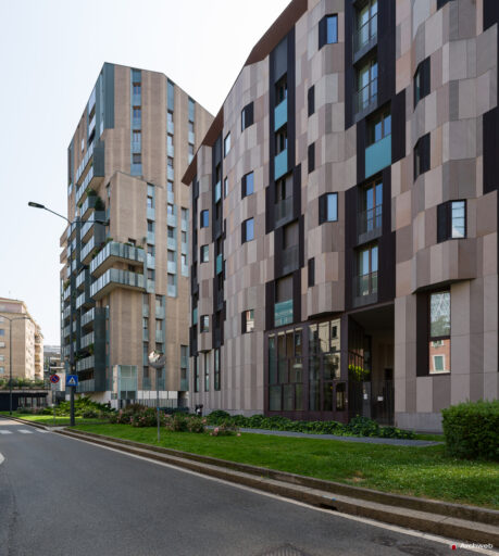Facciata su via Francesco Viganò del complesso residenziale "La corte verde" a MIlano nel quartiere Porta Nuova