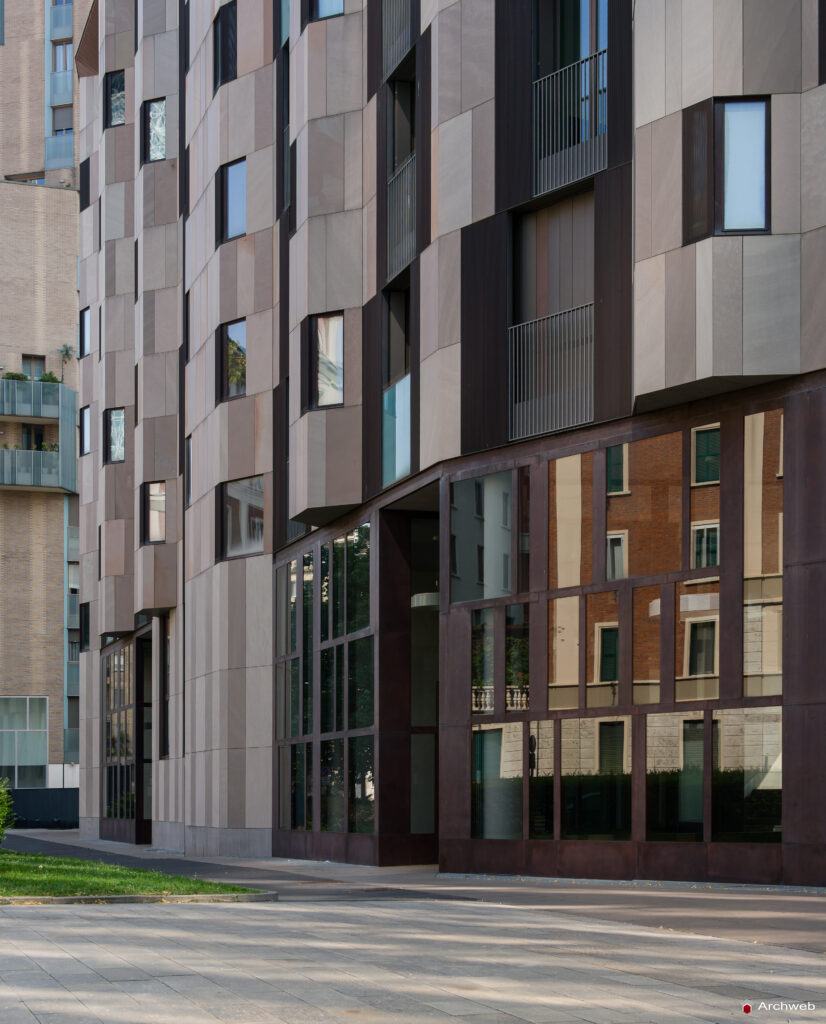 Dettaglio della facciata del complesso residenziale "La corte verde" a MIlano nel quartiere Porta Nuova