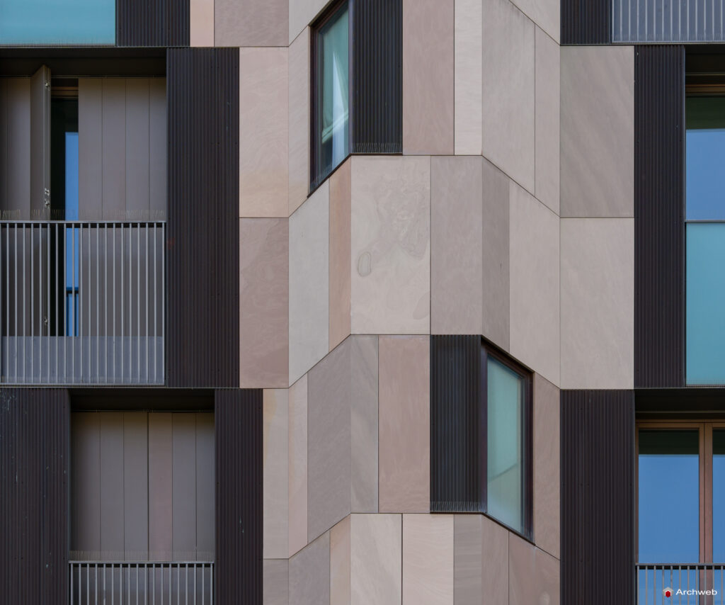 Dettaglio della facciata del complesso residenziale "La corte verde" a MIlano nel quartiere Porta Nuova