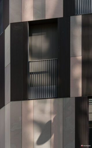 Dettaglio della facciata del complesso residenziale "La corte verde" a MIlano nel quartiere Porta Nuova