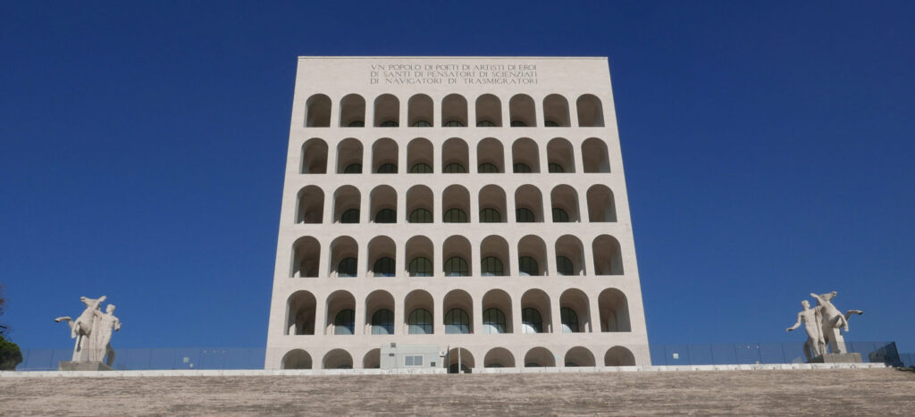 Palazzo della Cività Italiana. Roma Eur 1939 - 1953 architetti Giovanni Guerrini, Ernesto Lapadula e Mario Romano.