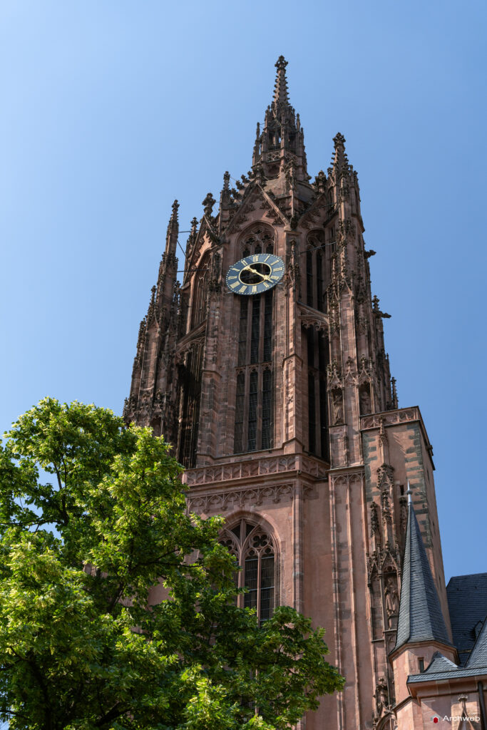 La torre del Duomo di Francoforte sul Meno - Fotografie © Archweb.com