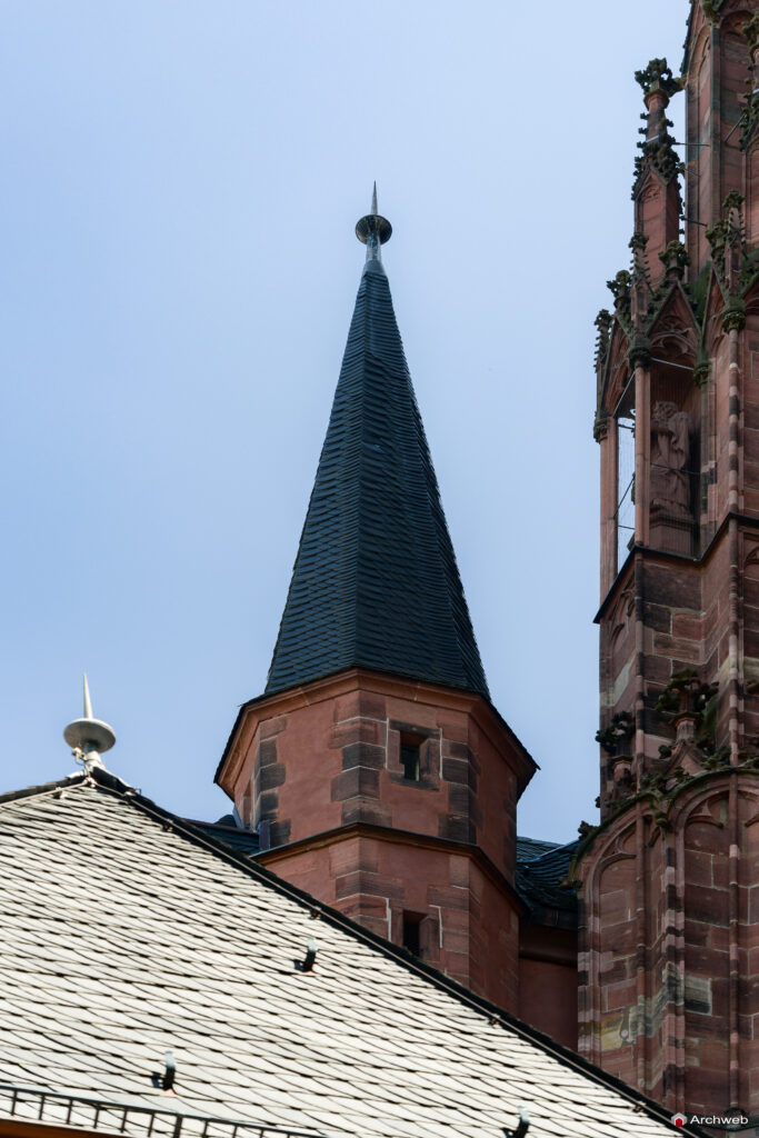 Dettaglio del Duomo di Francoforte sul Meno - Fotografie © Archweb.com