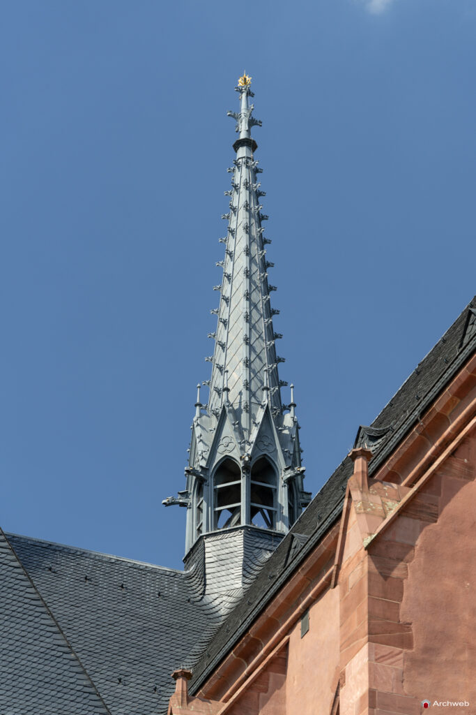 Guglia centrale del Duomo di Francoforte sul Meno - Fotografie © Archweb.com