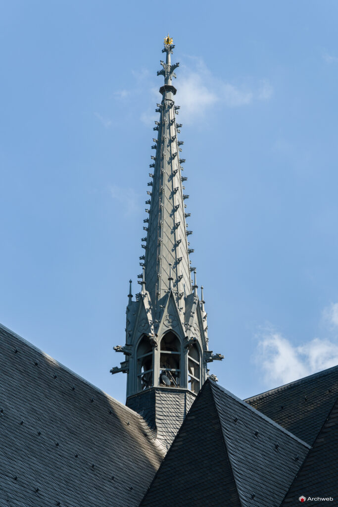 Guglia centrale del Duomo di Francoforte sul Meno - Fotografie © Archweb.com