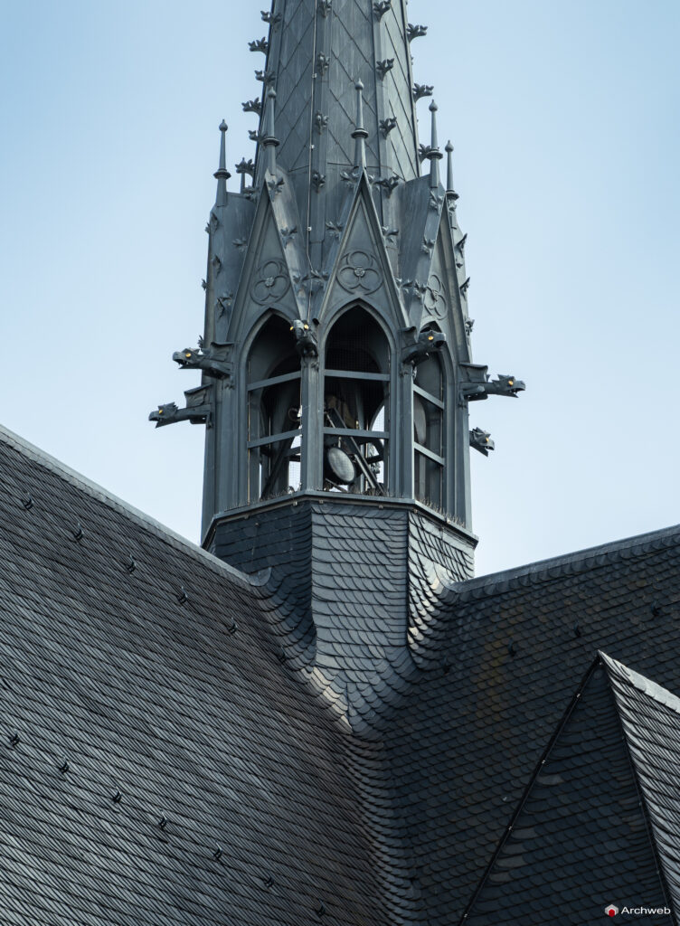 Guglia centrale del Duomo di Francoforte sul Meno - Fotografie © Archweb.com