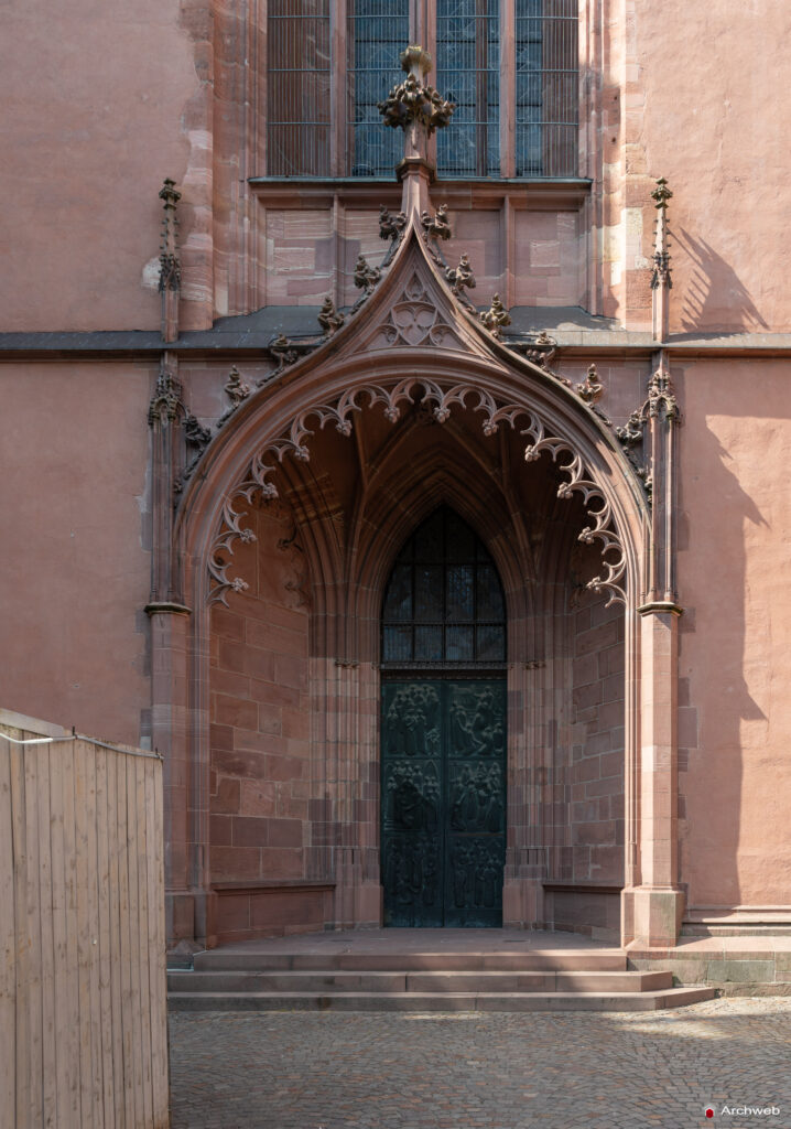 Dettaglio del Duomo di Francoforte sul Meno - Fotografie © Archweb.com
