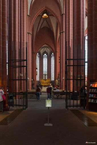 Interno del Duomo di Francoforte sul Meno - Fotografie © Archweb.com