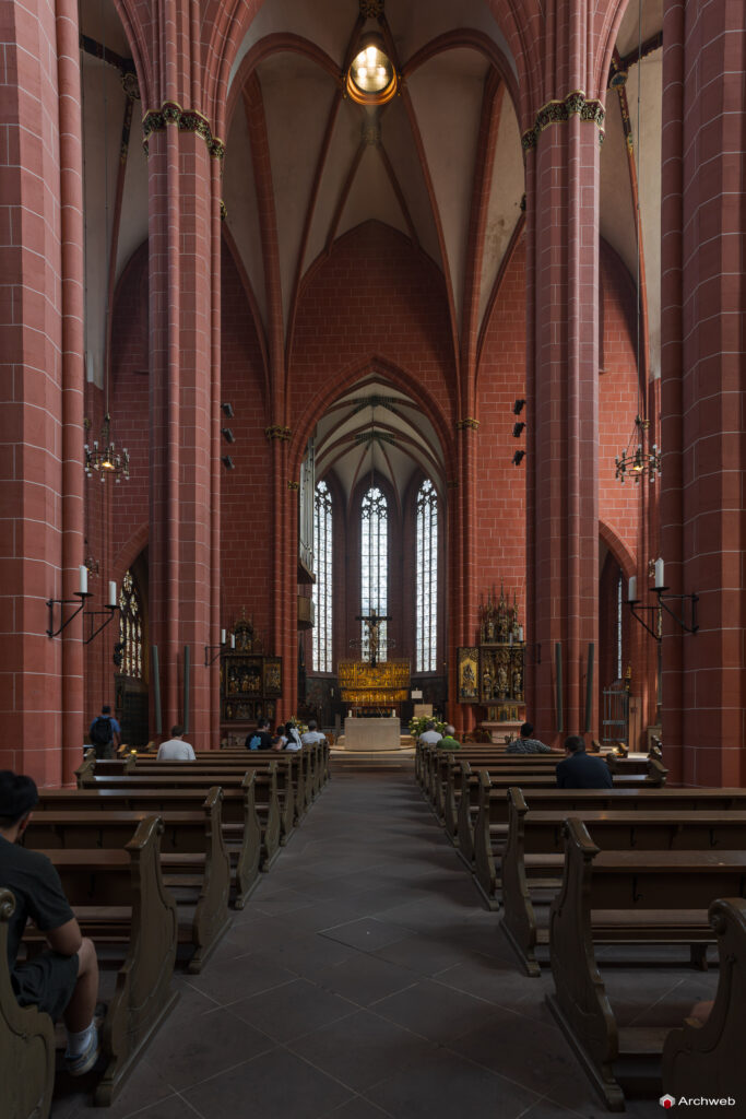 Interno del Duomo di Francoforte sul Meno - Fotografie © Archweb.com