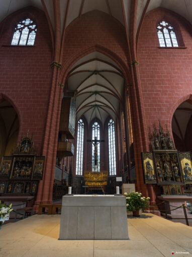 Interno del Duomo di Francoforte sul Meno - Fotografie © Archweb.com
