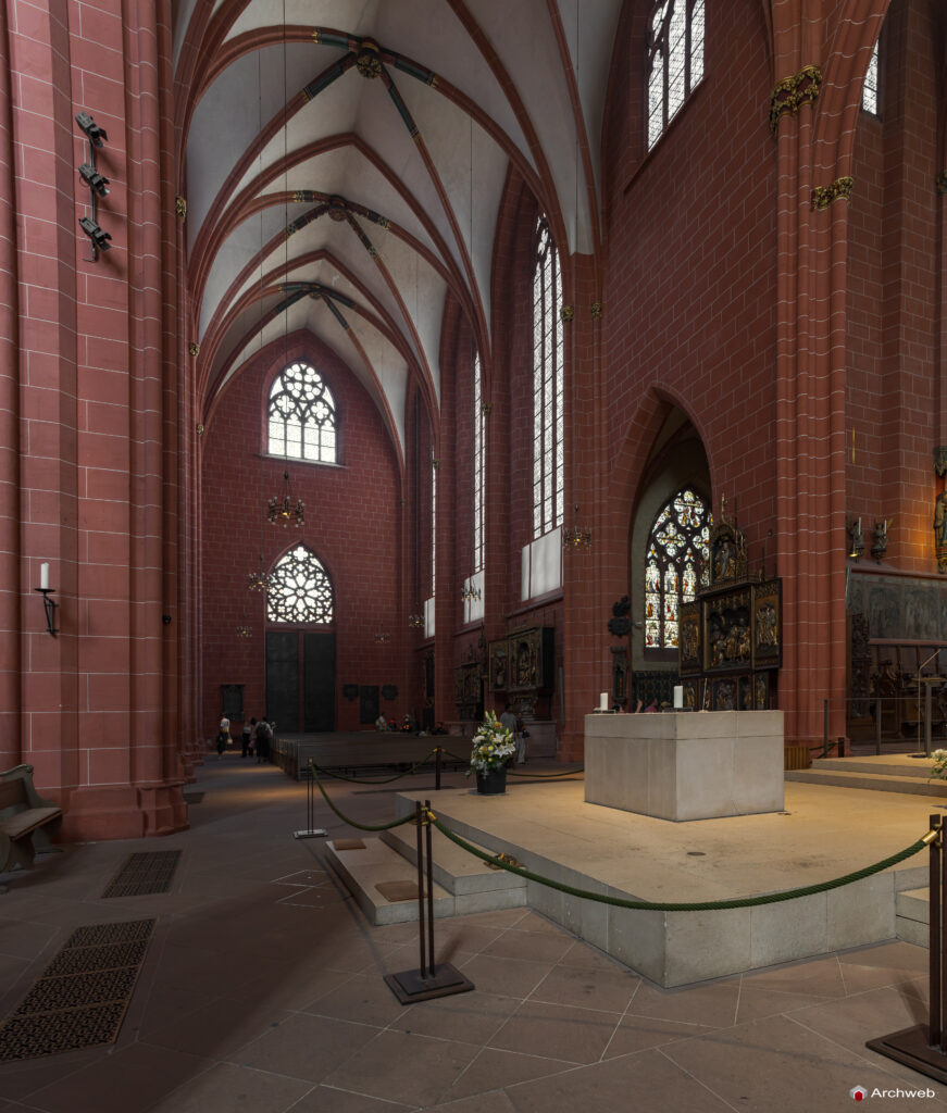 Interno del Duomo di Francoforte sul Meno - Fotografie © Archweb.com