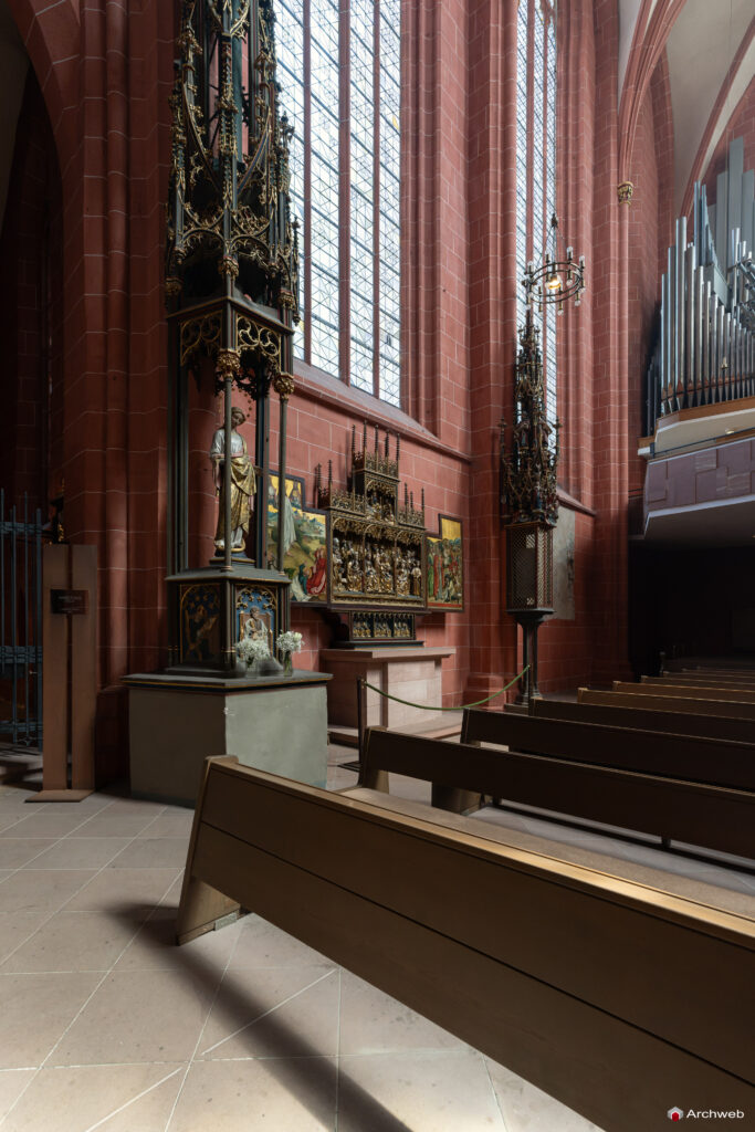 Interno del Duomo di Francoforte sul Meno - Fotografie © Archweb.com