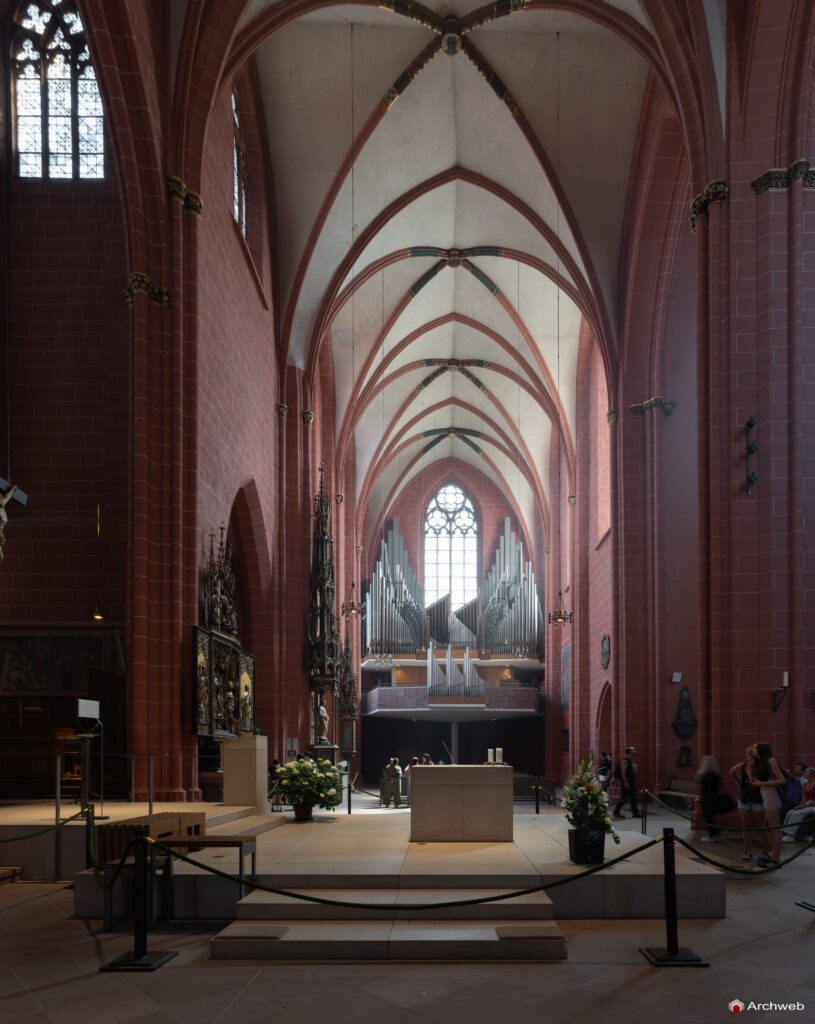 Interno del Duomo di Francoforte sul Meno - Fotografie © Archweb.com