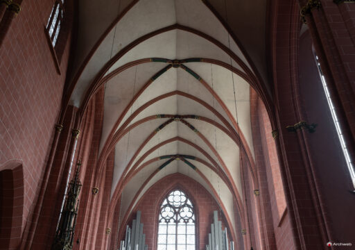 Interno del Duomo di Francoforte sul Meno - Fotografie © Archweb.com