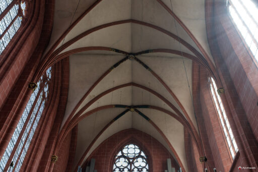 Interno del Duomo di Francoforte sul Meno - Fotografie © Archweb.com