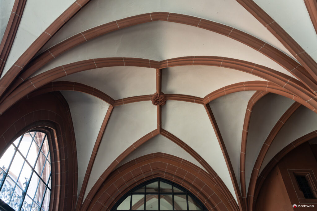 Interno del Duomo di Francoforte sul Meno - Fotografie © Archweb.com