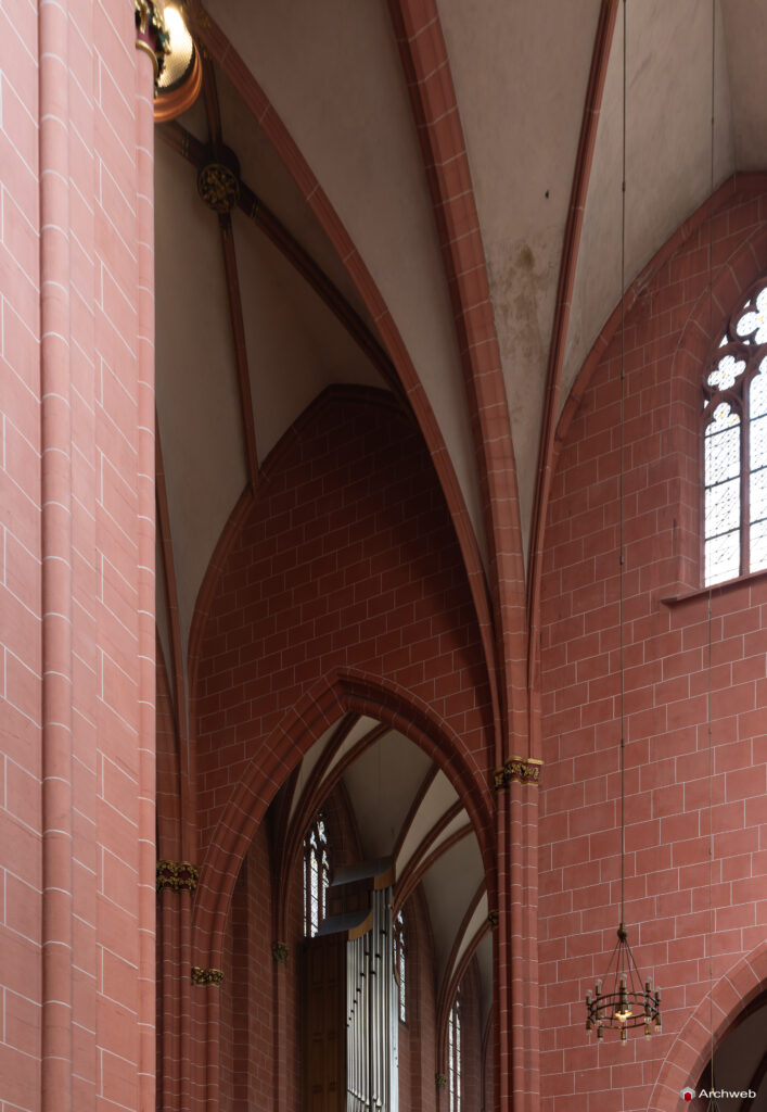 Interno del Duomo di Francoforte sul Meno - Fotografie © Archweb.com