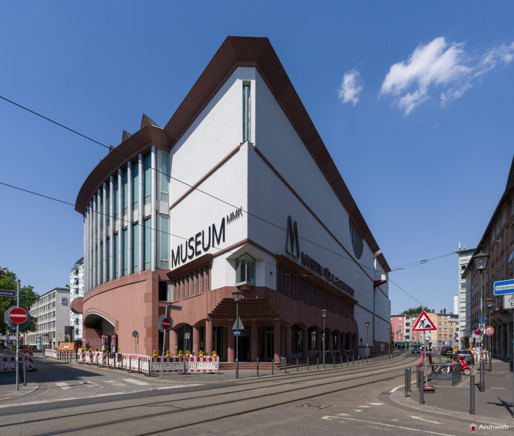 MMK – Museum für Moderne Kunst di Francoforte sul Meno, progettato da Hans Hollein