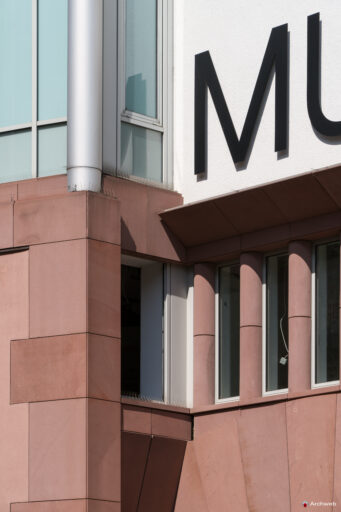 MMK – Museum für Moderne Kunst di Francoforte sul Meno, progettato da Hans Hollein