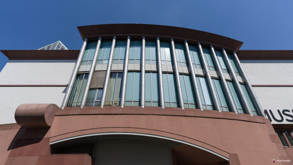 MMK – Museum für Moderne Kunst di Francoforte sul Meno, progettato da Hans Hollein