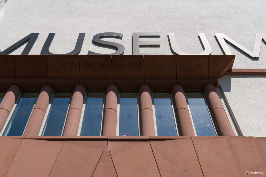 MMK – Museum für Moderne Kunst di Francoforte sul Meno, progettato da Hans Hollein
