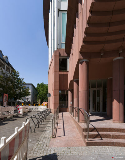 MMK – Museum für Moderne Kunst di Francoforte sul Meno, progettato da Hans Hollein