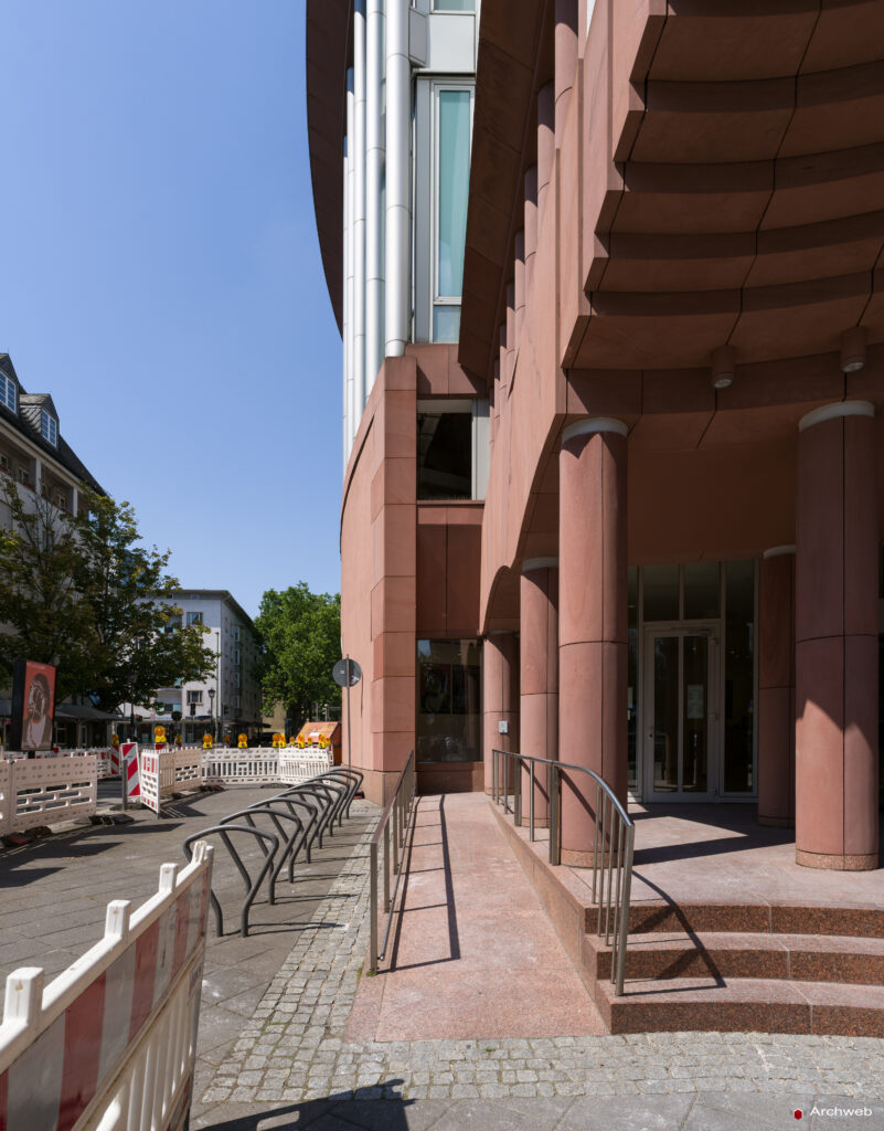 MMK – Museum für Moderne Kunst di Francoforte sul Meno, progettato da Hans Hollein