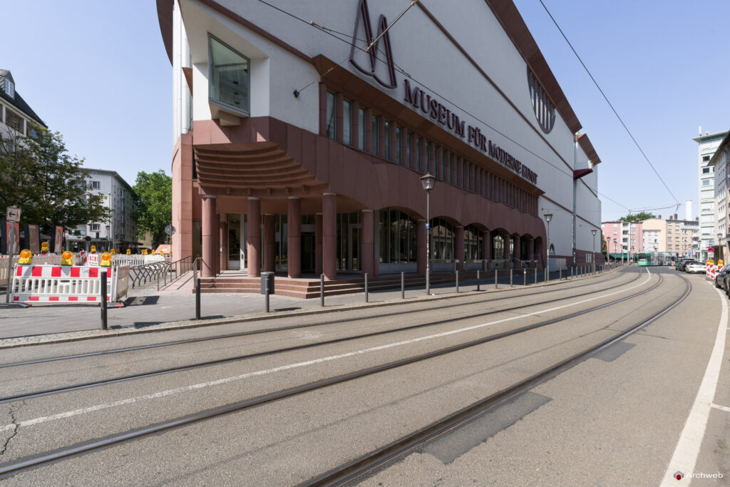 MMK – Museum für Moderne Kunst di Francoforte sul Meno, progettato da Hans Hollein