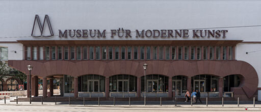 MMK – Museum für Moderne Kunst di Francoforte sul Meno, progettato da Hans Hollein