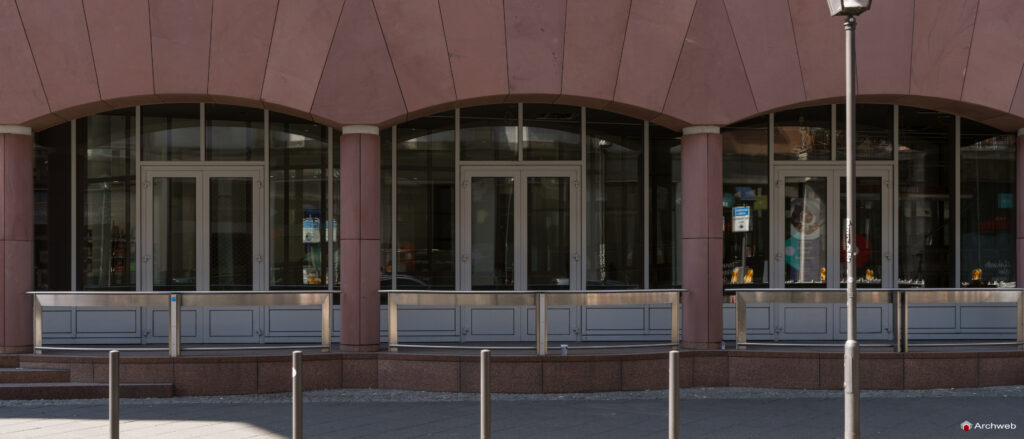 MMK – Museum für Moderne Kunst di Francoforte sul Meno, progettato da Hans Hollein
