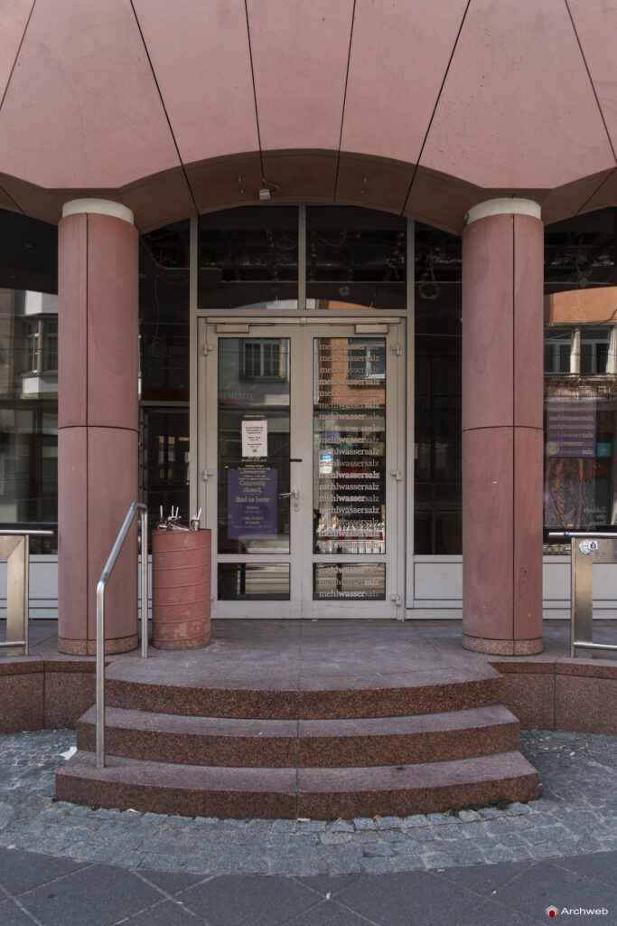 MMK – Museum für Moderne Kunst di Francoforte sul Meno, progettato da Hans Hollein