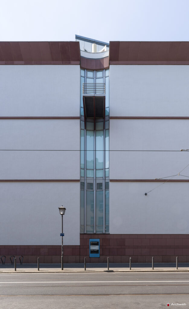 MMK – Museum für Moderne Kunst di Francoforte sul Meno, progettato da Hans Hollein