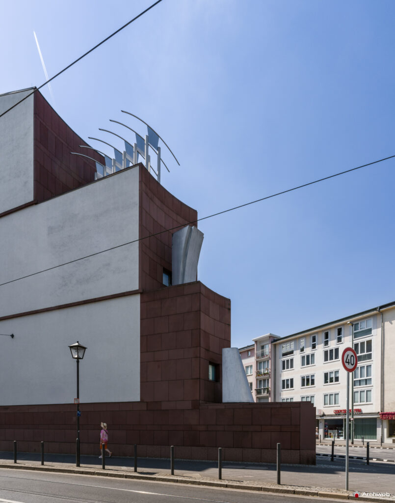 MMK – Museum für Moderne Kunst di Francoforte sul Meno, progettato da Hans Hollein