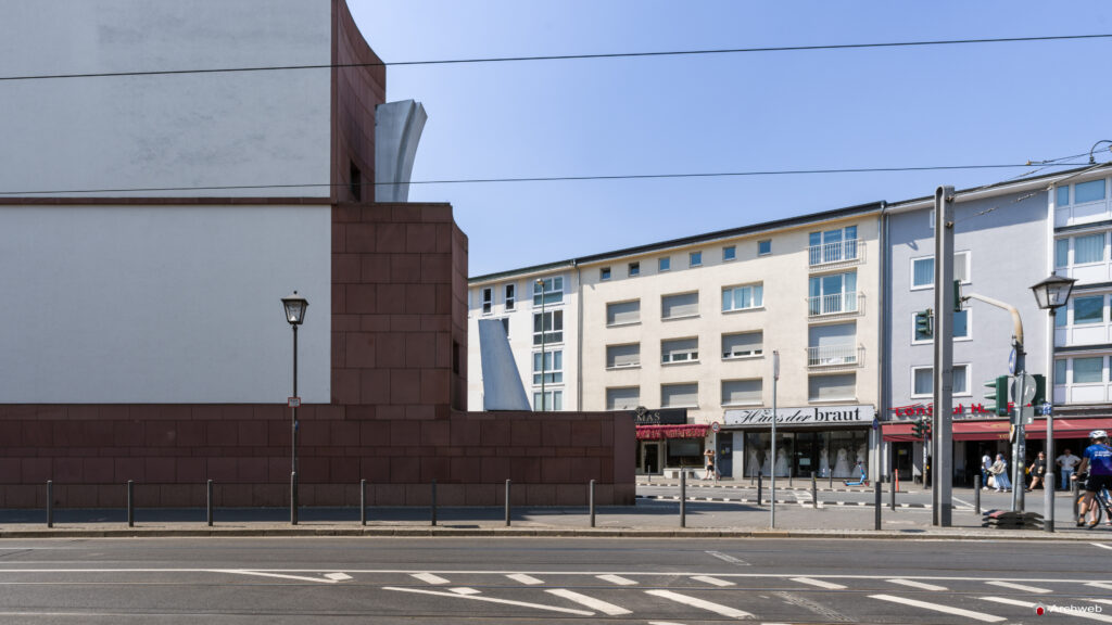 MMK – Museum für Moderne Kunst di Francoforte sul Meno, progettato da Hans Hollein