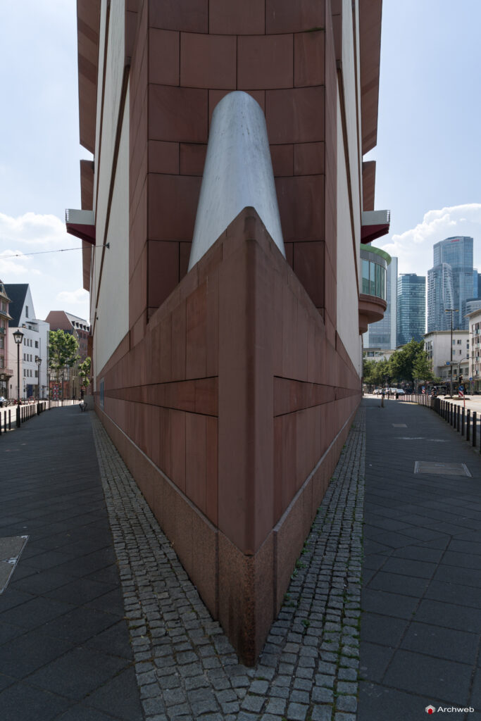 MMK – Museum für Moderne Kunst di Francoforte sul Meno, progettato da Hans Hollein