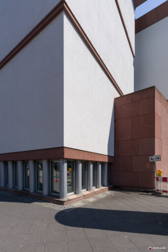 MMK – Museum für Moderne Kunst di Francoforte sul Meno, progettato da Hans Hollein