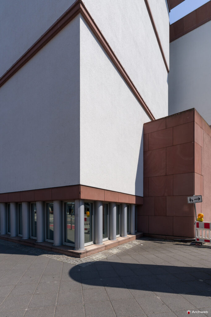 MMK – Museum für Moderne Kunst di Francoforte sul Meno, progettato da Hans Hollein