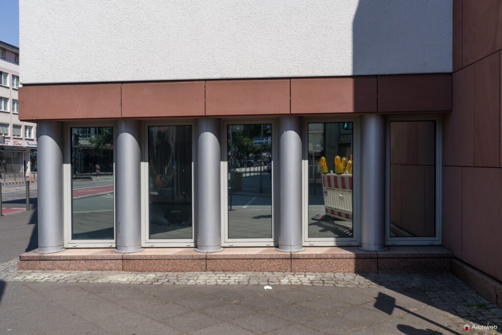 MMK – Museum für Moderne Kunst di Francoforte sul Meno, progettato da Hans Hollein