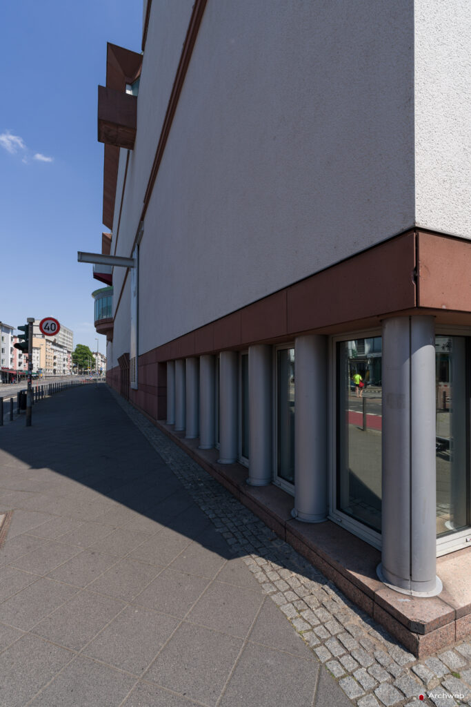 MMK – Museum für Moderne Kunst di Francoforte sul Meno, progettato da Hans Hollein