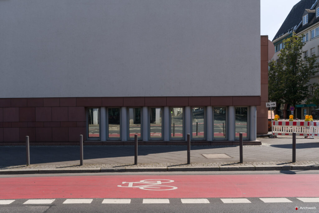 MMK – Museum für Moderne Kunst di Francoforte sul Meno, progettato da Hans Hollein