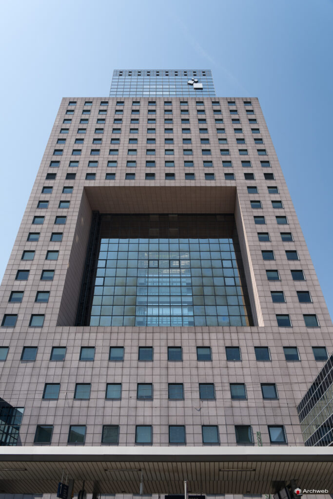 Il Masse Torhaus, grattacielo nel quartiere fieristico Francoforte, progettato da Oswald Mathias Ungers - Fotografie © Archweb.com