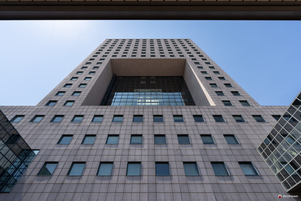 Il Masse Torhaus, grattacielo nel quartiere fieristico Francoforte, progettato da Oswald Mathias Ungers - Fotografie © Archweb.com