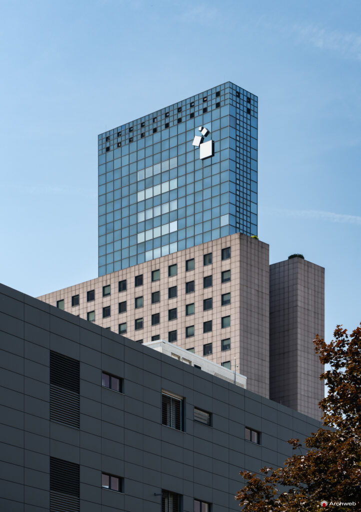 Il Masse Torhaus, grattacielo nel quartiere fieristico Francoforte, progettato da Oswald Mathias Ungers - Fotografie © Archweb.com