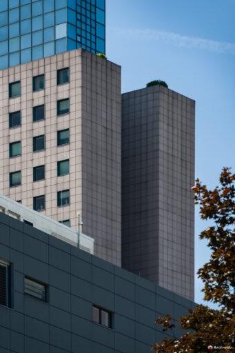 Il Masse Torhaus, grattacielo nel quartiere fieristico Francoforte, progettato da Oswald Mathias Ungers - Fotografie © Archweb.com
