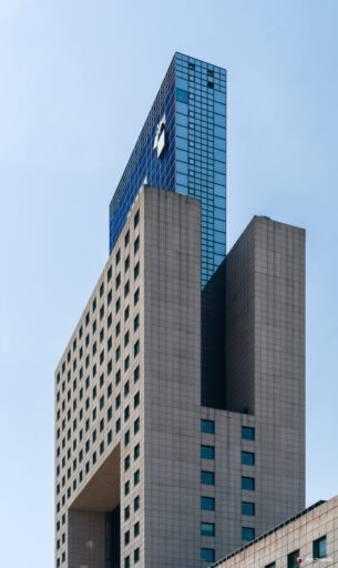 Il Masse Torhaus, grattacielo nel quartiere fieristico Francoforte, progettato da Oswald Mathias Ungers - Fotografie © Archweb.com